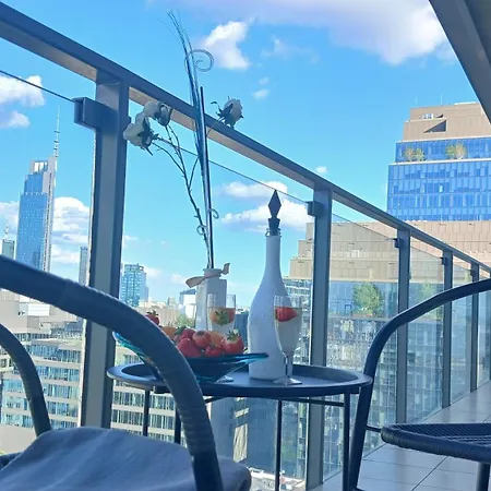 Warsaw's Manhattan Grand Apartamento
