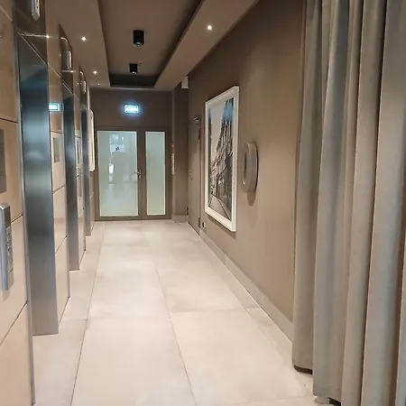 Warsaw's Manhattan Grand Apartamento *